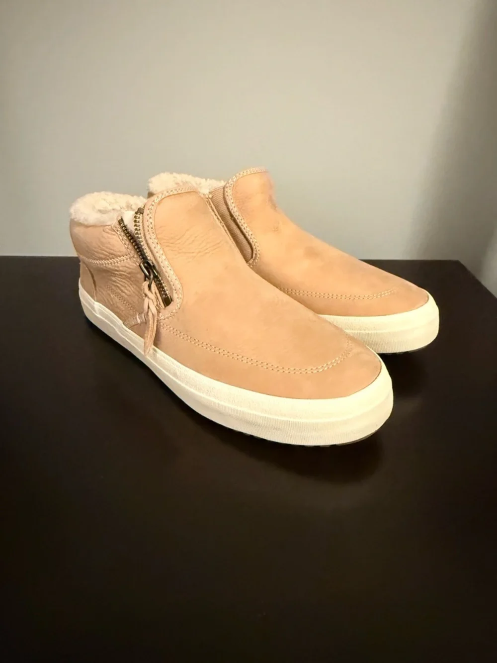 Sperry crest lug